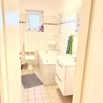 Neues Apartment, 5 Min Bis Zum Westfield Center شقة