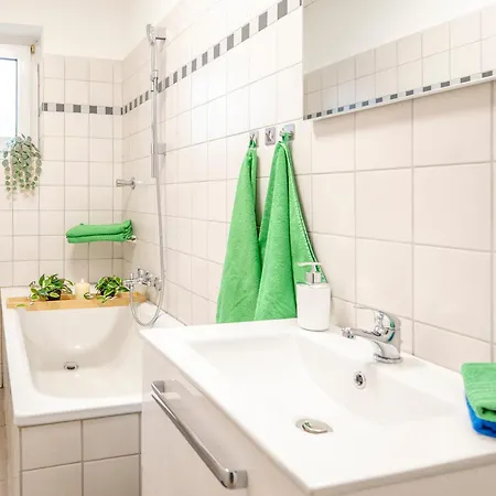 Apartmán Moderne Wohnung, 5 Min Zum Centro, 30min Zur Messe Essen, Perfekt Fuer Paare Oder Familien, Kostenloses Wlan *