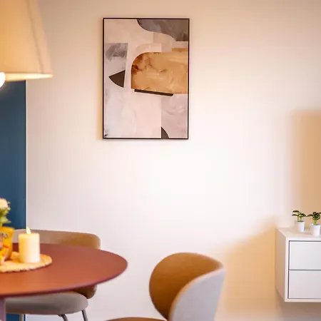 Moderne Wohnung, 5 Min Zum Centro, 30min Zur Messe Essen, Perfekt Fuer Paare Oder Familien, Kostenloses Wlan Apartmán *